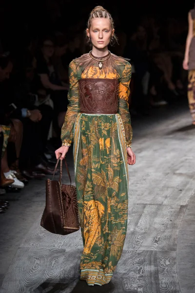 Look 48